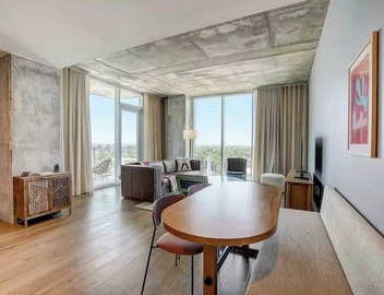 Mins to Rainey St | Heated Pool | Gym | Fireworks 2