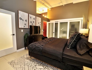 Downtown LA Loft w/Rock & Roll Vibe, Rooftop Pool + Free Parking 2