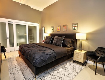 Downtown LA Loft w/Rock & Roll Vibe, Rooftop Pool + Free Parking 3