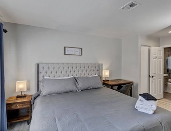 Superhost 5 Star Service with 2 Bedrooms 2