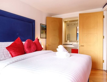 New Listing, Stunning Newly Renovated Waterfront Apartment 3