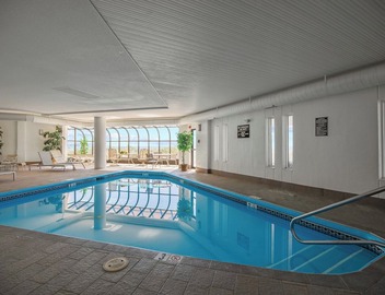 Condo Room 606 Lovely beach and pier view from this cozy 1 bedroom! 5