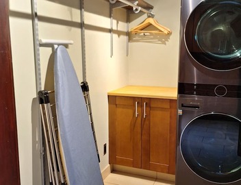 Heritage Gastown Loft w/Hot Tub & Steam Room 5