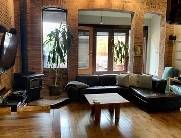 Heritage Gastown Loft w/Hot Tub & Steam Room 4