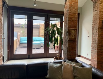 Heritage Gastown Loft w/Hot Tub & Steam Room 3