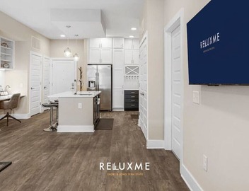 Reluxme| Uptown 2BR Condo w/Skyline View & Sauna 3