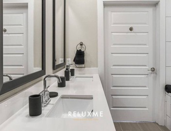 Reluxme| Uptown 2BR Condo w/Skyline View & Sauna 4