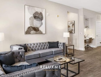 Reluxme| Uptown 2BR Condo w/Skyline View & Sauna 5
