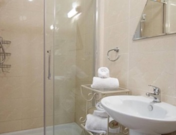 Apt sleeps 5 within walking distance to city, park 10 min walk and zoo 15 min 3