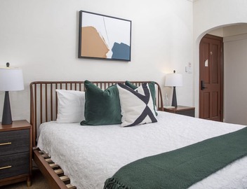 Junior Suite with Ensuite Bathroom 4