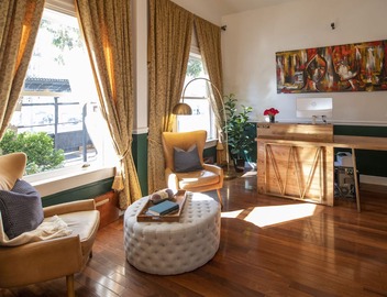 Junior Suite with Ensuite Bathroom 5