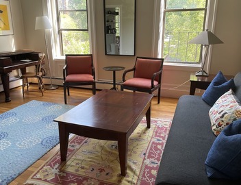 Cozy, Adorable 1-bedroom apartment - in tourist area. Sleeps 4 4
