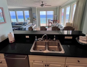 Tina's Treasure Island Luxury Beach Condo-3BR 6th Flr-Free Beach Chairs/Umbrella 5