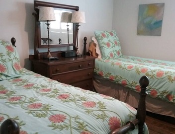 3 Bed 2 Bath On St Charles With 2 Parking Spaces Across From Street Car Stop 3