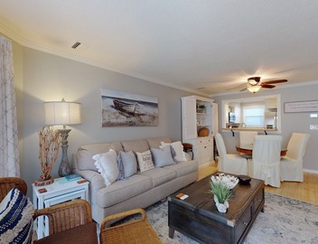 Lovely Condo in Gated Harbour Oaks walking distance to the Village 5
