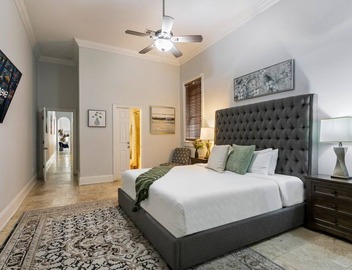 20% OFF Monthly | 10% OFF Weekly-Modern Condo Steps to St. Charles Ave & Close to FQ 5