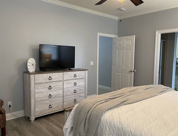 4BR/3.5BA Family Beach Retreat Sleeps up to 12 Resort Pool Walk to Crystal Beach 4