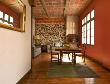 2 separate Suites in a Historical building + BEST LOCATION 5