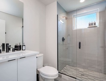3BR 3BA Rooftop Patio with Waterview, Private Garden & Grill 2