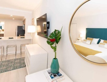Balcony Studio with Bay Views | Coconut Grove 4