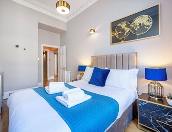 Elegant 3BR Apartment near Hyde Park, Central London 4