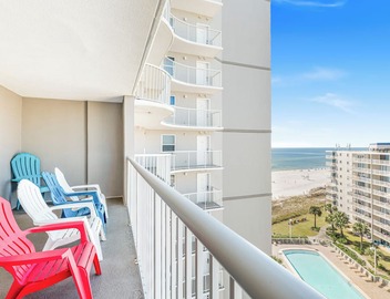 Tradewinds 906- Cute and Cozy! Beachfront! Amazing Heated Pool! 4