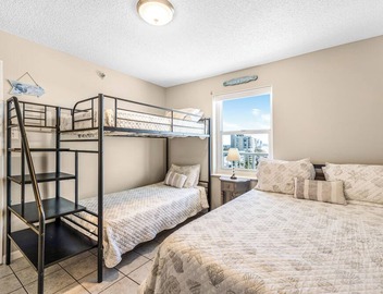 Tradewinds 906- Cute and Cozy! Beachfront! Amazing Heated Pool! 5