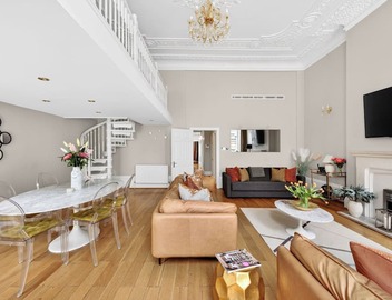 Luxury Apartment with Balcony, King Beds & A/C near Hyde Park 4