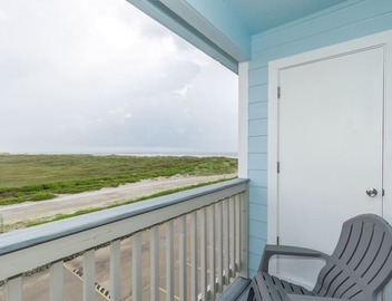 Beachfront Condo | Pet-Friendly & Ocean Views 4