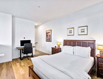 Elegant design meets optimal location amid the natural beauty of Downtown Redmond. 4