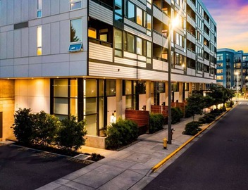 Elegant design meets optimal location amid the natural beauty of Downtown Redmond. 4