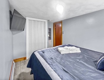 Suite at House of L: Near Boston, Hospitals & Casino – Fast WiFi, Driveway 2