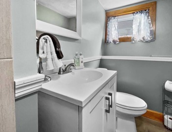 Suite at House of L: Near Boston, Hospitals & Casino – Fast WiFi, Driveway 3