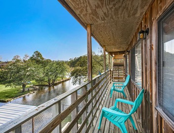 Unique Bayou Waterfront Whimsical home in family neighbor 2