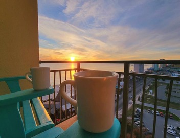 Origin 1305: Sunset-View Studio w/Balcony! Free Fun! 2