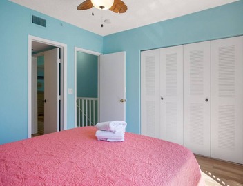 Big TH w Pool, Hot Tub & Short Walk to the Beach! 30+ Day Rental 3