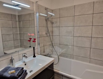 Aliénor-Apartment-Family-Terrace-Ensuite with Bath 5