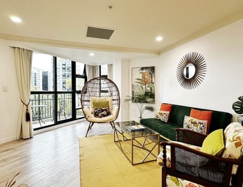 *Pool, spa, two balconies, park views!* 4