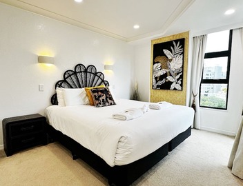 *Pool, spa, two balconies, park views!* 5