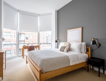 Comfy Penn Quarter 2BR w/Gym, Pool, nr. National Mall, by Blueground 3