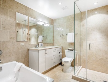 Comfy Penn Quarter 2BR w/Gym, Pool, nr. National Mall, by Blueground 5