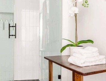 Modern Studio | 10min to LAX & SoFi + Patio & WiFi 2