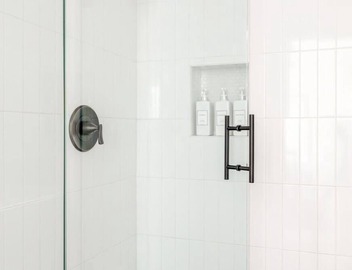 Modern Studio | 10min to LAX & SoFi + Patio & WiFi 4