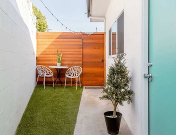 Modern Studio | 10min to LAX & SoFi + Patio & WiFi 5