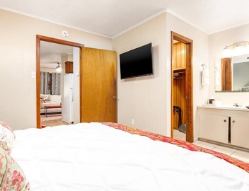 By Hospitals 🏥 | PetsOK 🐈 | 55" 4KTV | King 🛏 4