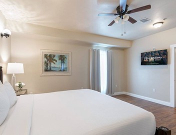 20% OFF Monthly | 10% OFF Weekly-Spacious and Fully Furnished Condo Near St. Charles 2