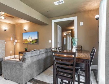 20% OFF Monthly | 10% OFF Weekly-St. Charles Ave Condo – Minutes to FQ 5