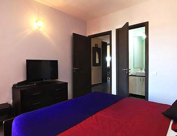 Apartment-Ensuite-Balcony 2