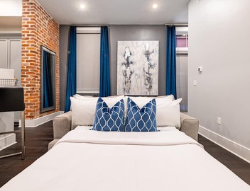 ⚜️ Perfect Downtown 1 Bedroom plus Queen Sleeper Sofa & Private Terrace ⚜️ - The Livingston 2