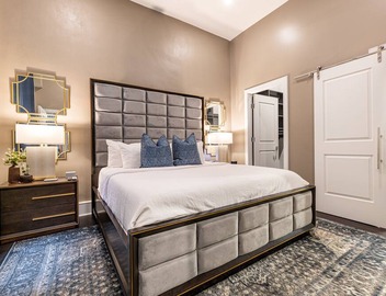 ⚜️ Perfect Downtown 1 Bedroom plus Queen Sleeper Sofa & Private Terrace ⚜️ - The Livingston 5
